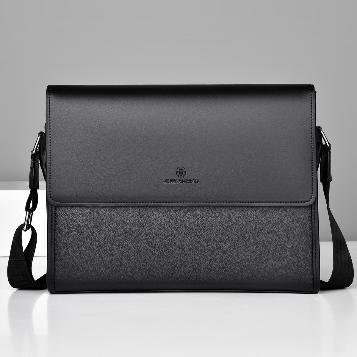 Bolsa Transversal Quadrada de  - Interior Design Documentation avaliação e preço